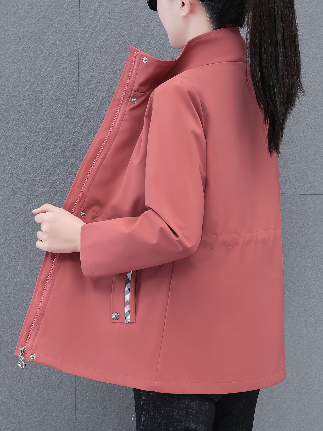 Chic Essence - Modern pink zip-up jacket with stylish contrast