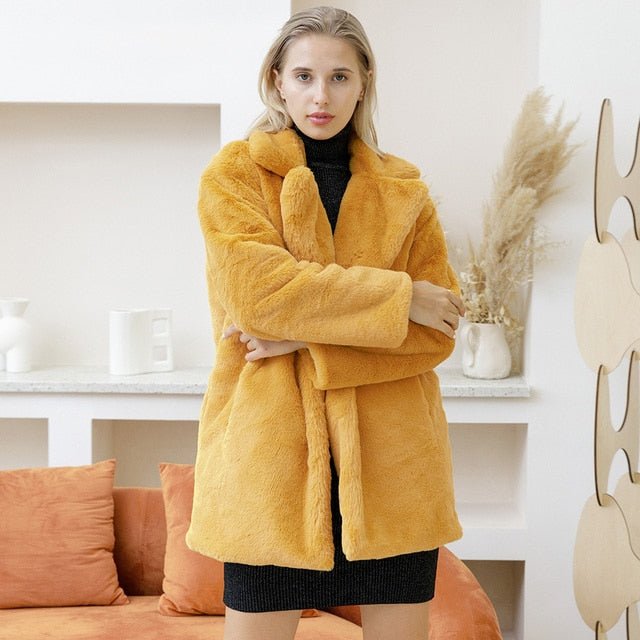 ChicFaux - Elegant faux fur coat for a stylish and warm winter